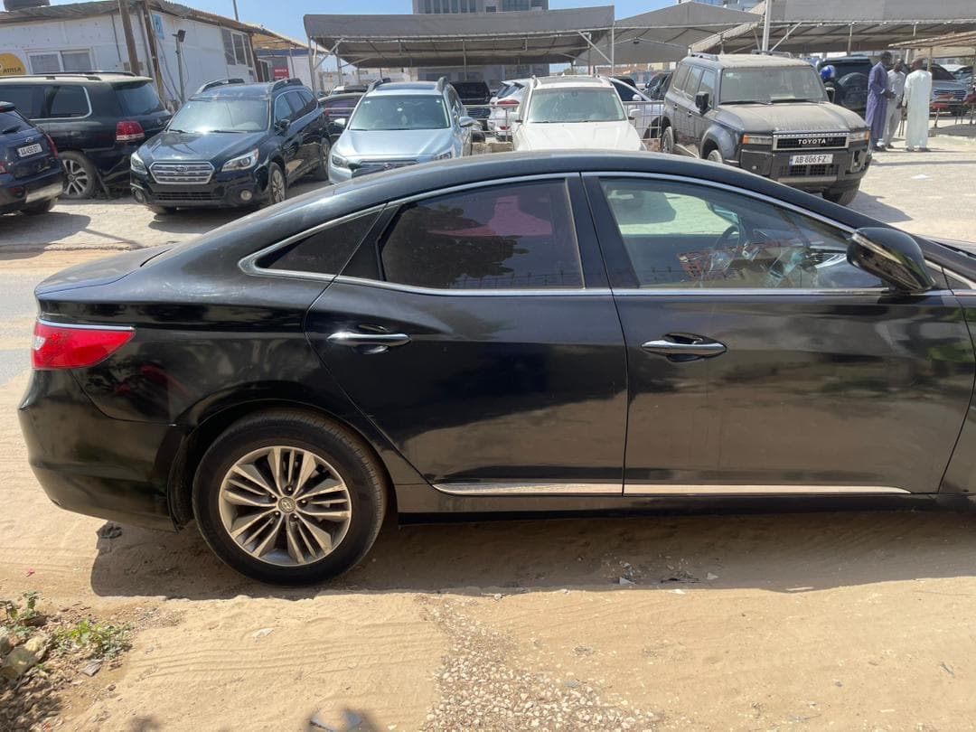 HYUNDAI GRANDEUR — 1/5
