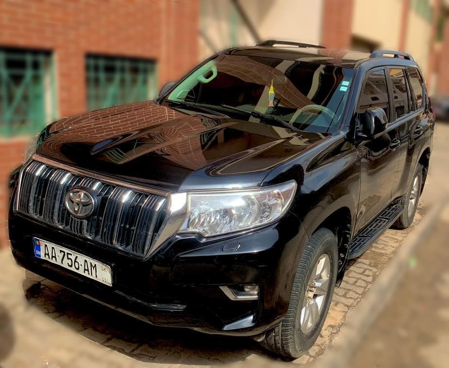 TOYOTA Land Cruiser 4x4 Prado — 1/2