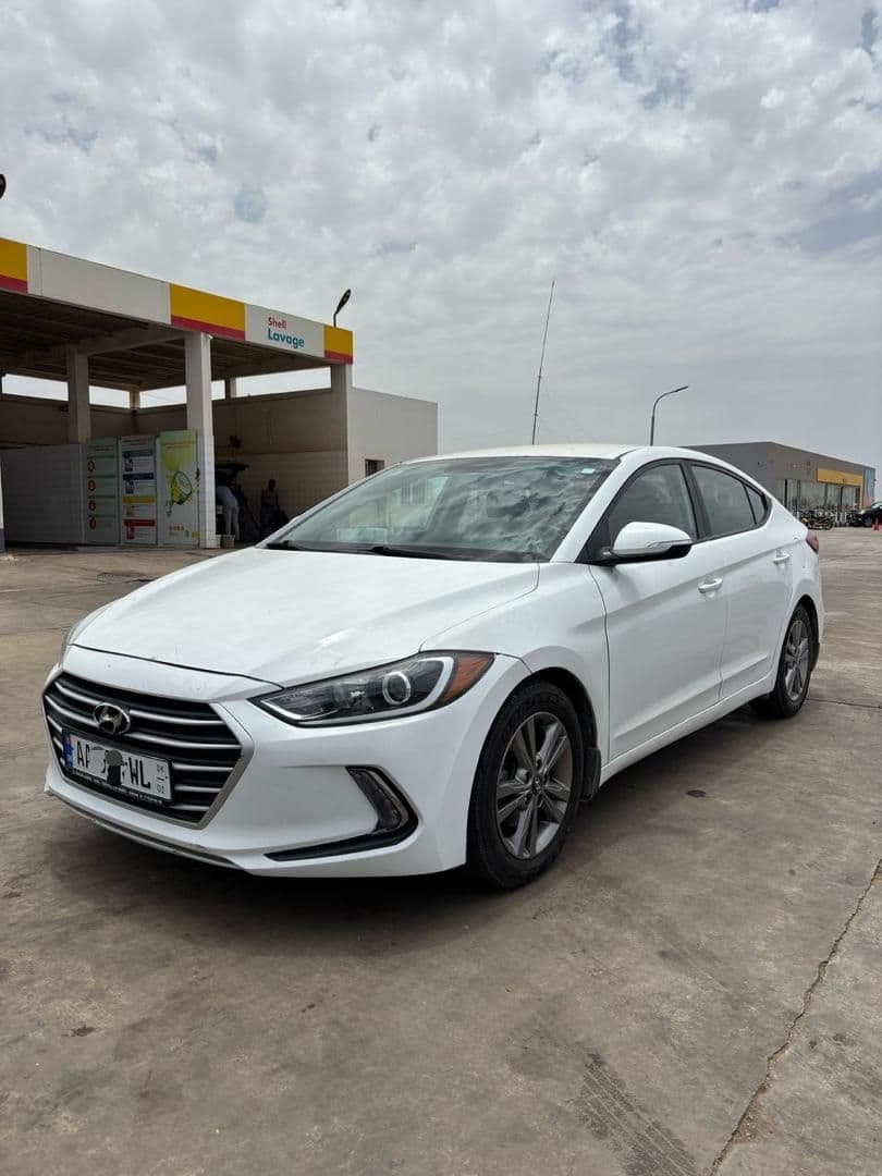 Hyundai Elantra — 1/5